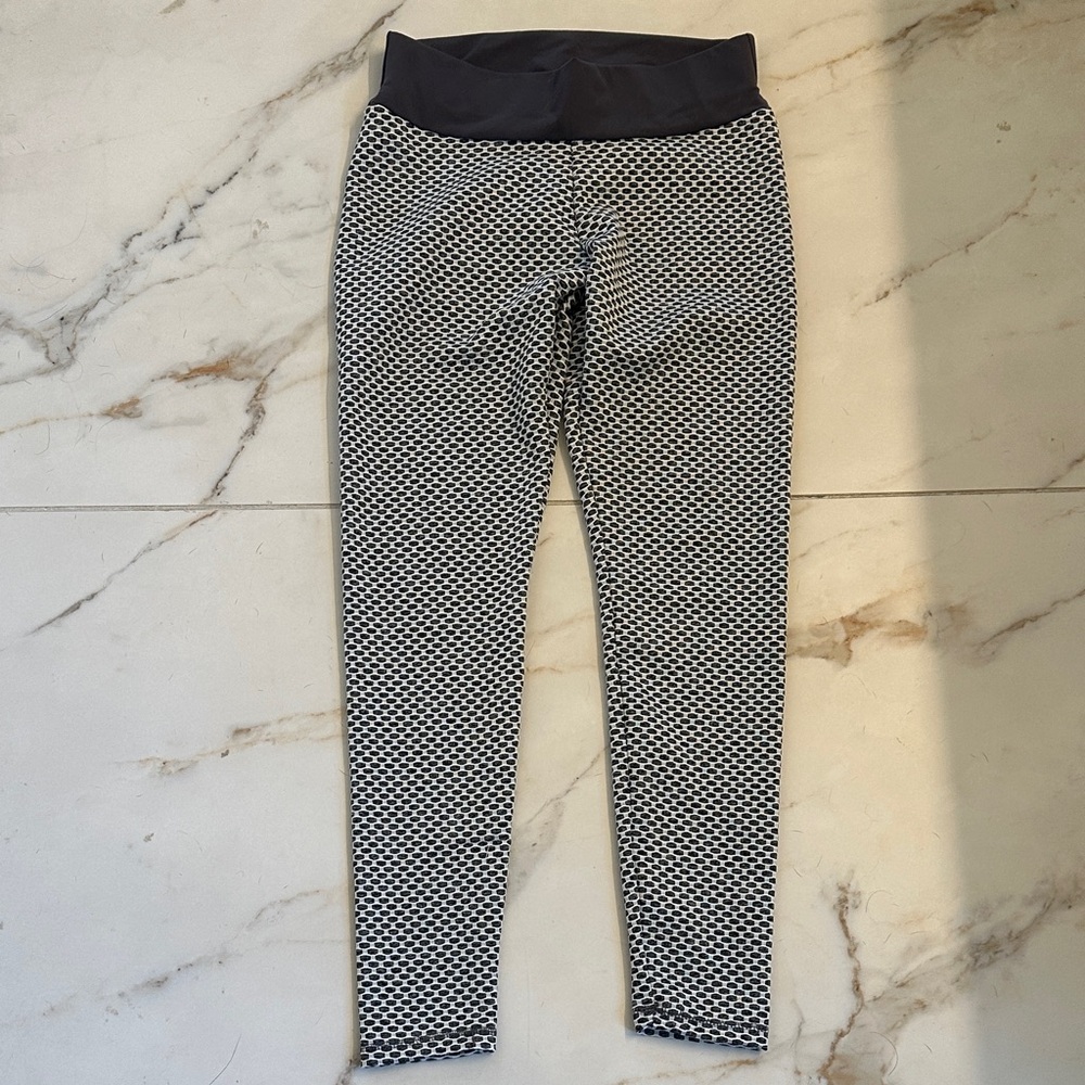 Gray and White Scrunch Butt Leggings